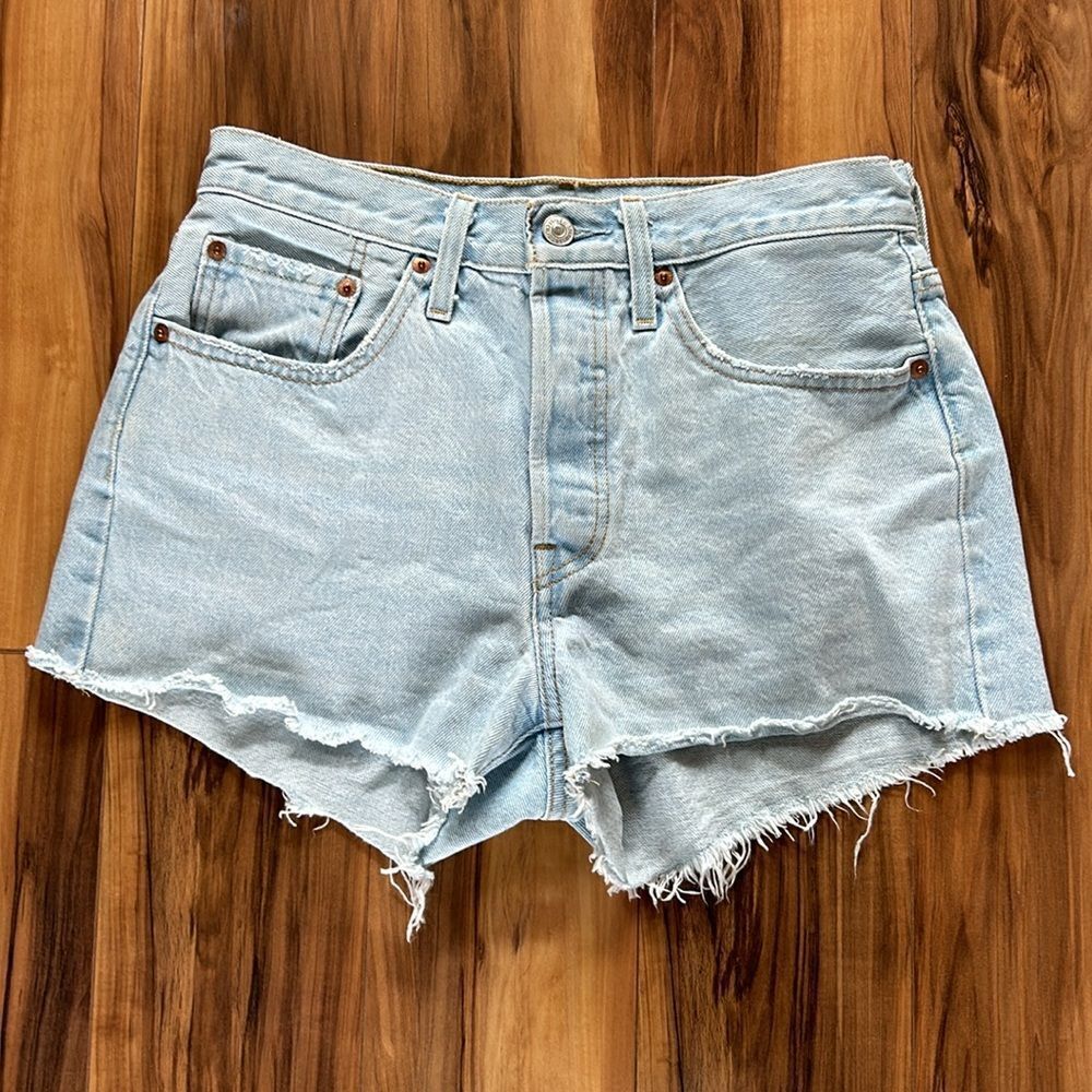 Levi's 501 Light Wash Jean Shorts - Picture 8 of 8
